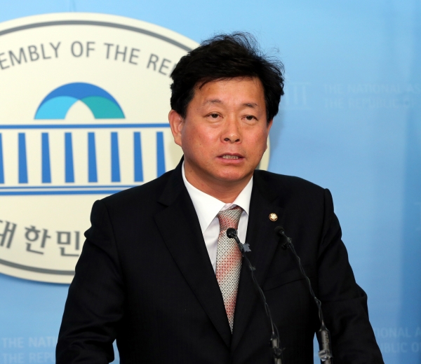 자유한국당 수석대변인으로 임명된 김명연 의원