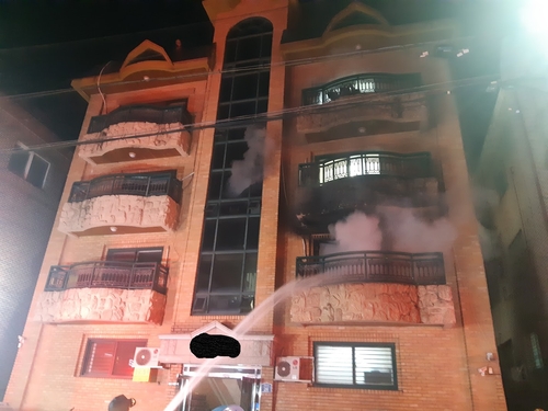 지난 3일 안산시 상록구 소재 4층짜리 한 다세대주택 2층에서 불이 나 주민 1명이 숨지고 1명이 크게 다쳤다. 사진=안산소방서 제공