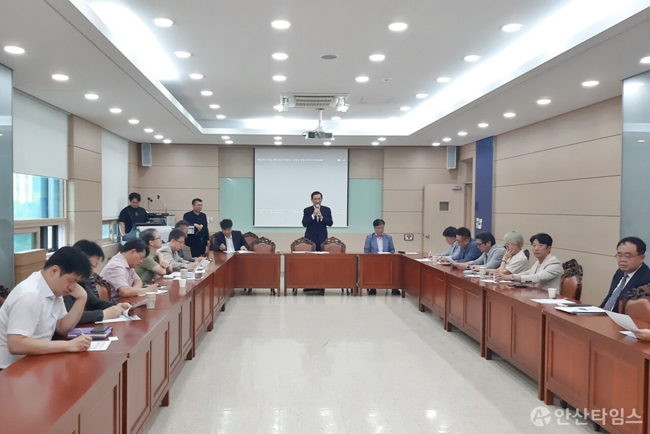 신안산대가 11일 대학 본관에서 기자회견을 열었다