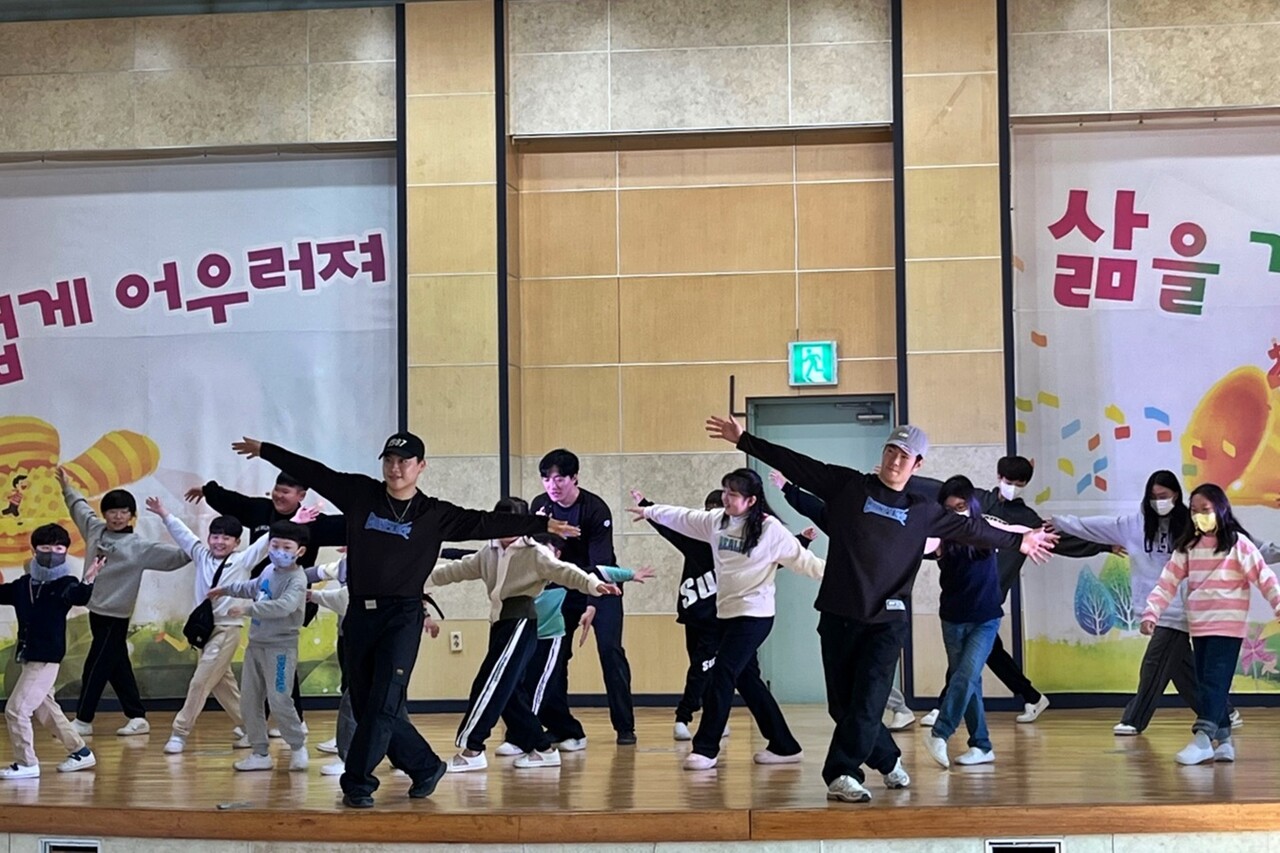 팔곡초등학교 ‘댄스컬 스쿨 아티스트’ 진행 모습
