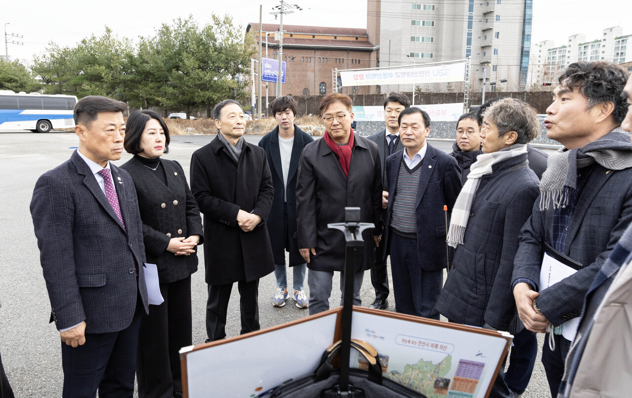 안산시의회 예산결산특별위원회 위원들이 12일 신안산대학교를 방문, 현장활동에 임하고 있다.