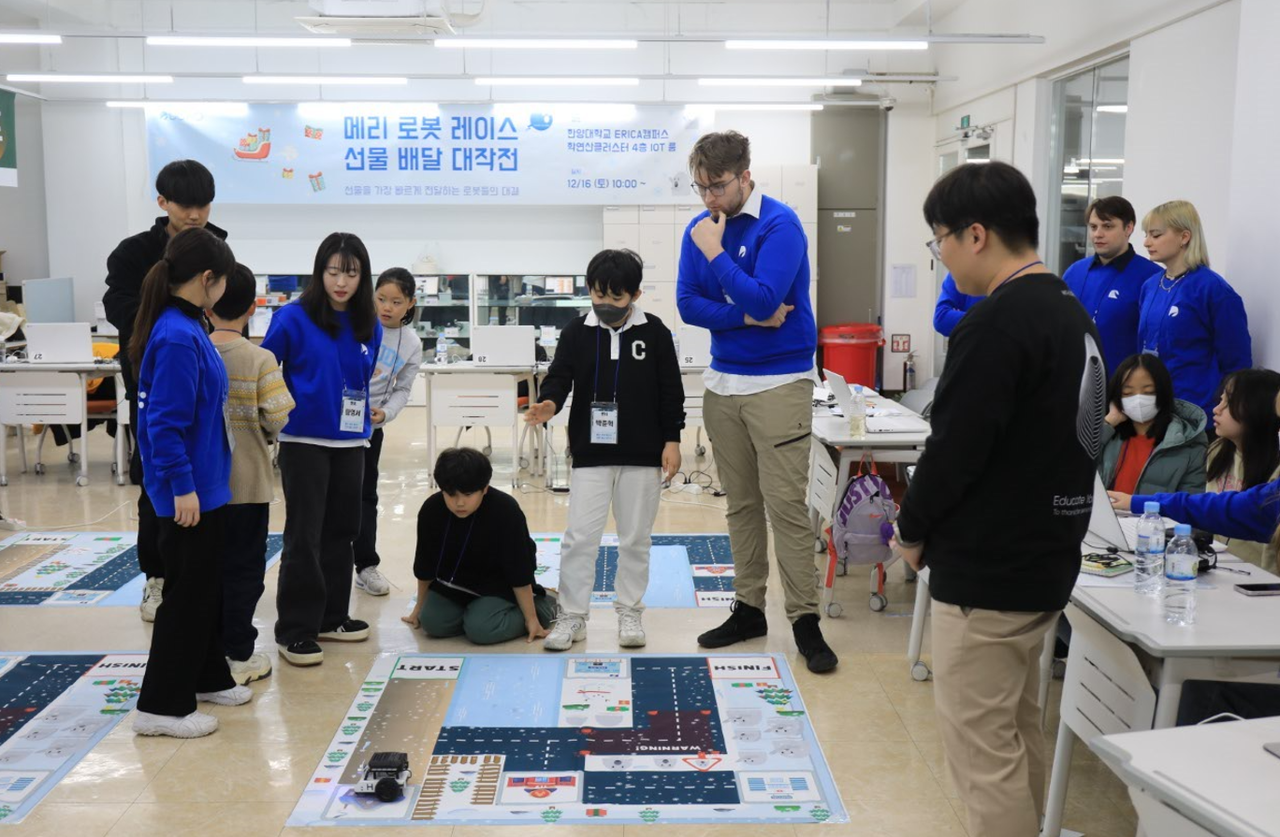 2023 가을학기 디지털 새싹 캠프 대회 : 메리 로봇 레이스 모습