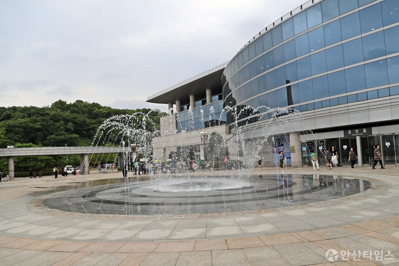 안산문화예술의전당 분수대